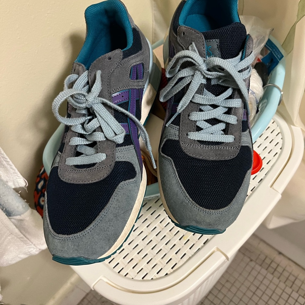 ASICS classic blue  nice color wave nice